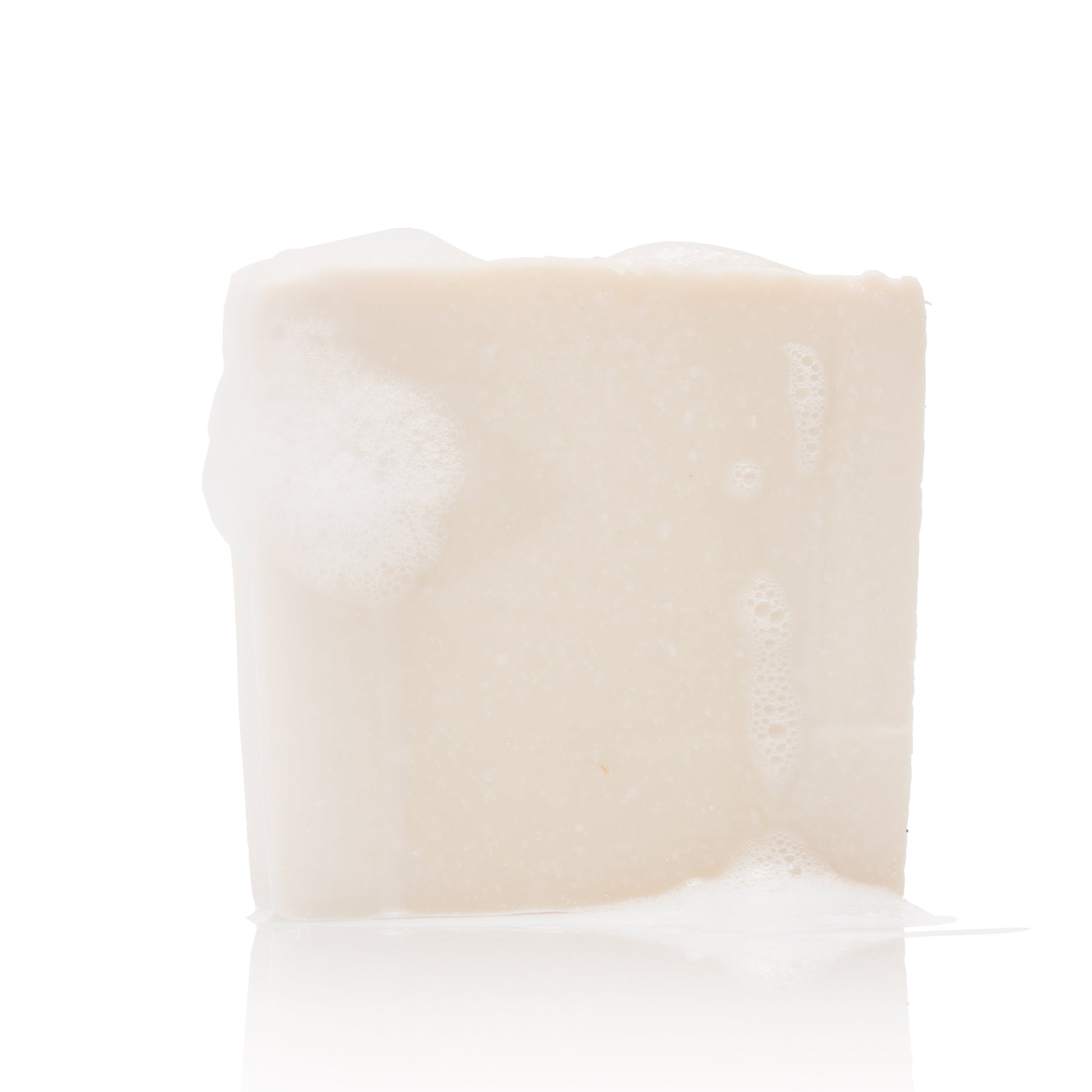 Seife block 003 im Badezimmer, ein Must-Have für die Pflege von dickem Haar und Locken.