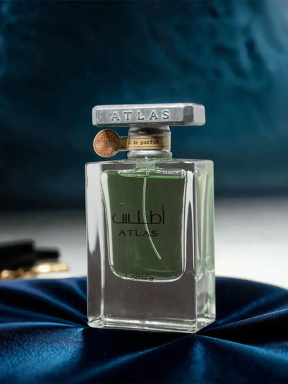 Die exquisite Verpackung des Lattafa Atlas Eau de Parfum zeigt luxuriöse Details für einen besonderen Duft.