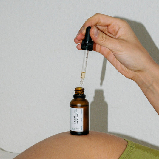 Hautserum von paopao essentials in einem eleganten Glasflakon für strahlenden Glow.