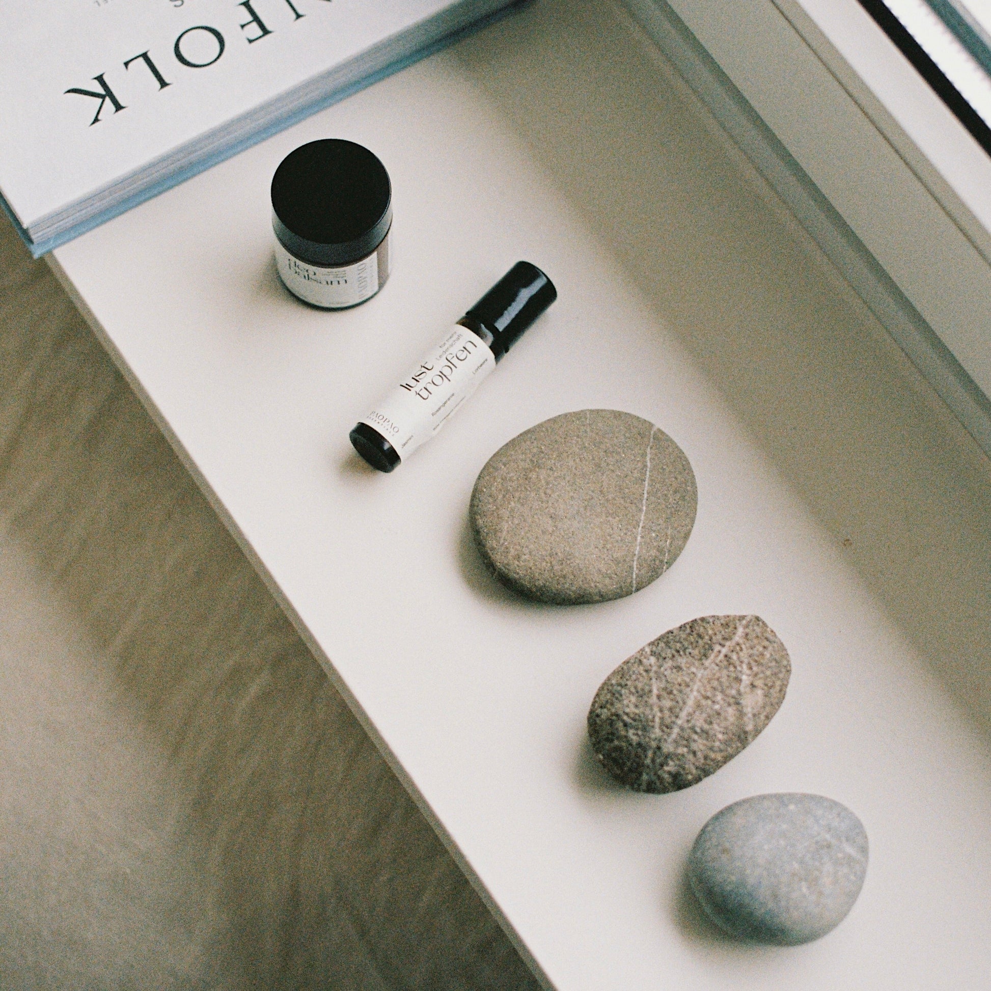 Verpackung der Lusttropfen von paopao essentials, speziell für die Bedürfnisse von Frauen.