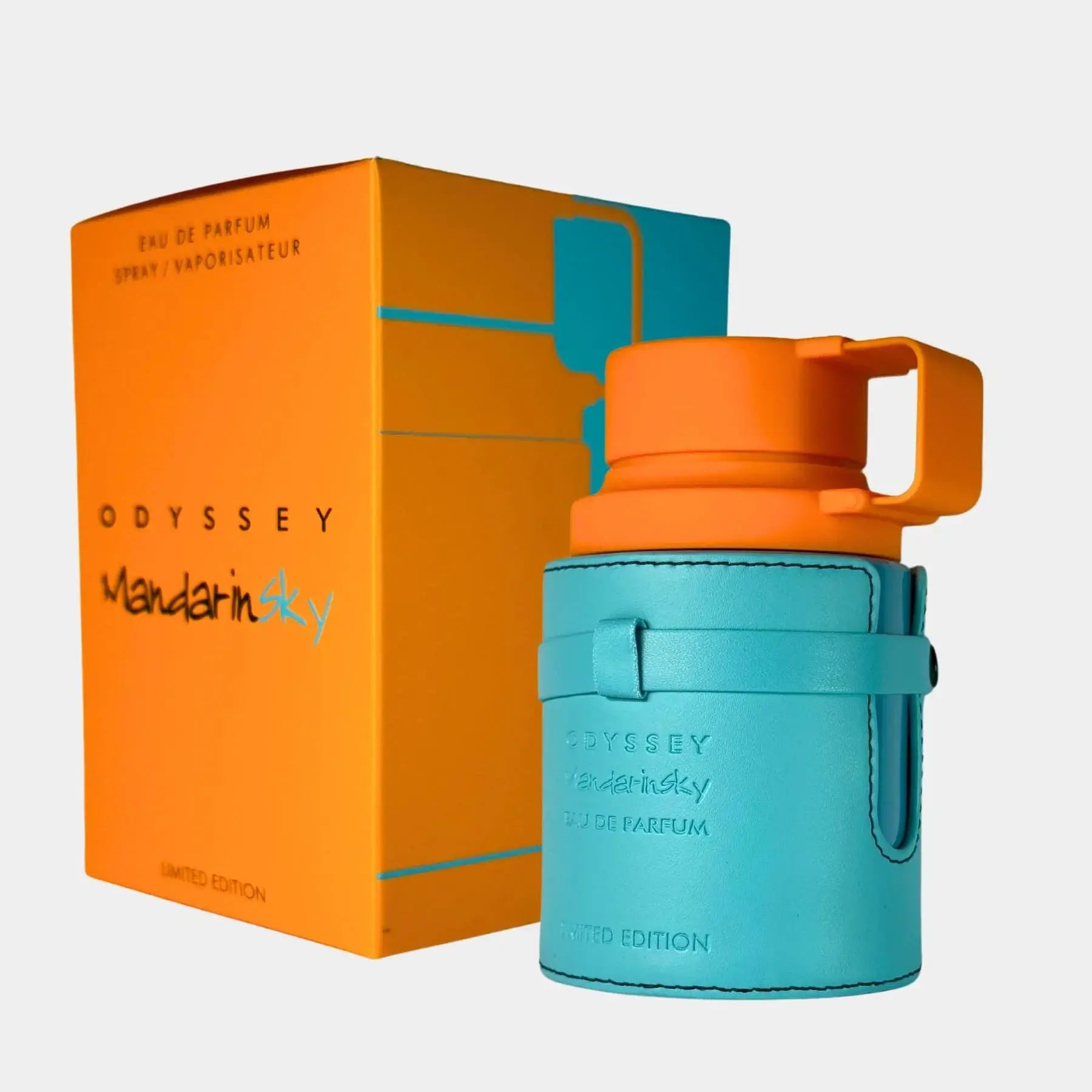 Armaf Odyssey Mandarine Sky Eau de Parfum bei der Anwendung auf der Haut, erfrischender und belebender Duft für jeden Anlass.