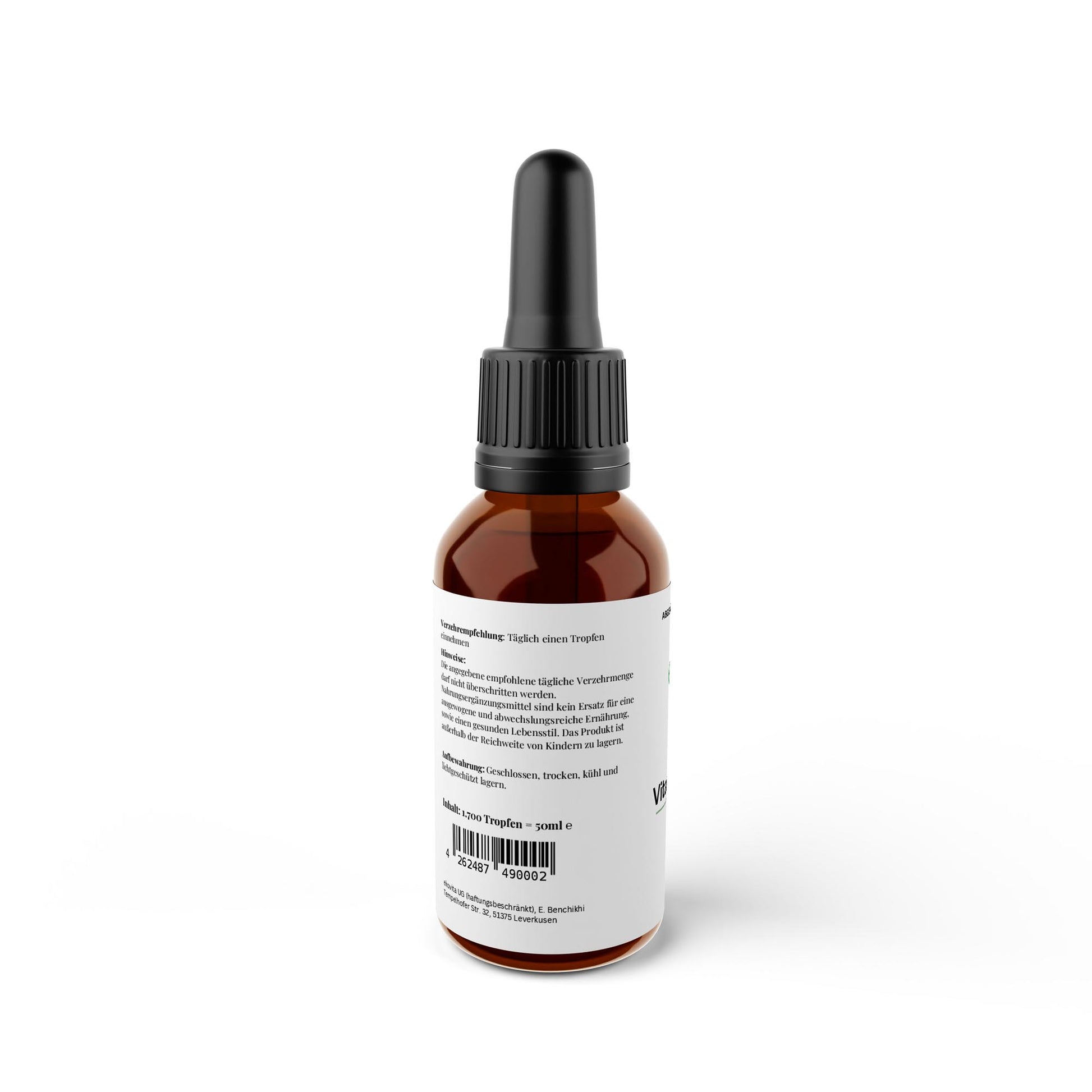 Anwendung der D3 + K2 Tropfen in einem Esslöffel, ideal für eine tägliche Nahrungsergänzung.