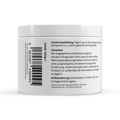 Zubereitung eines Smoothies mit Taurin Pulver, das als Aminosäure-Energiebooster dient.