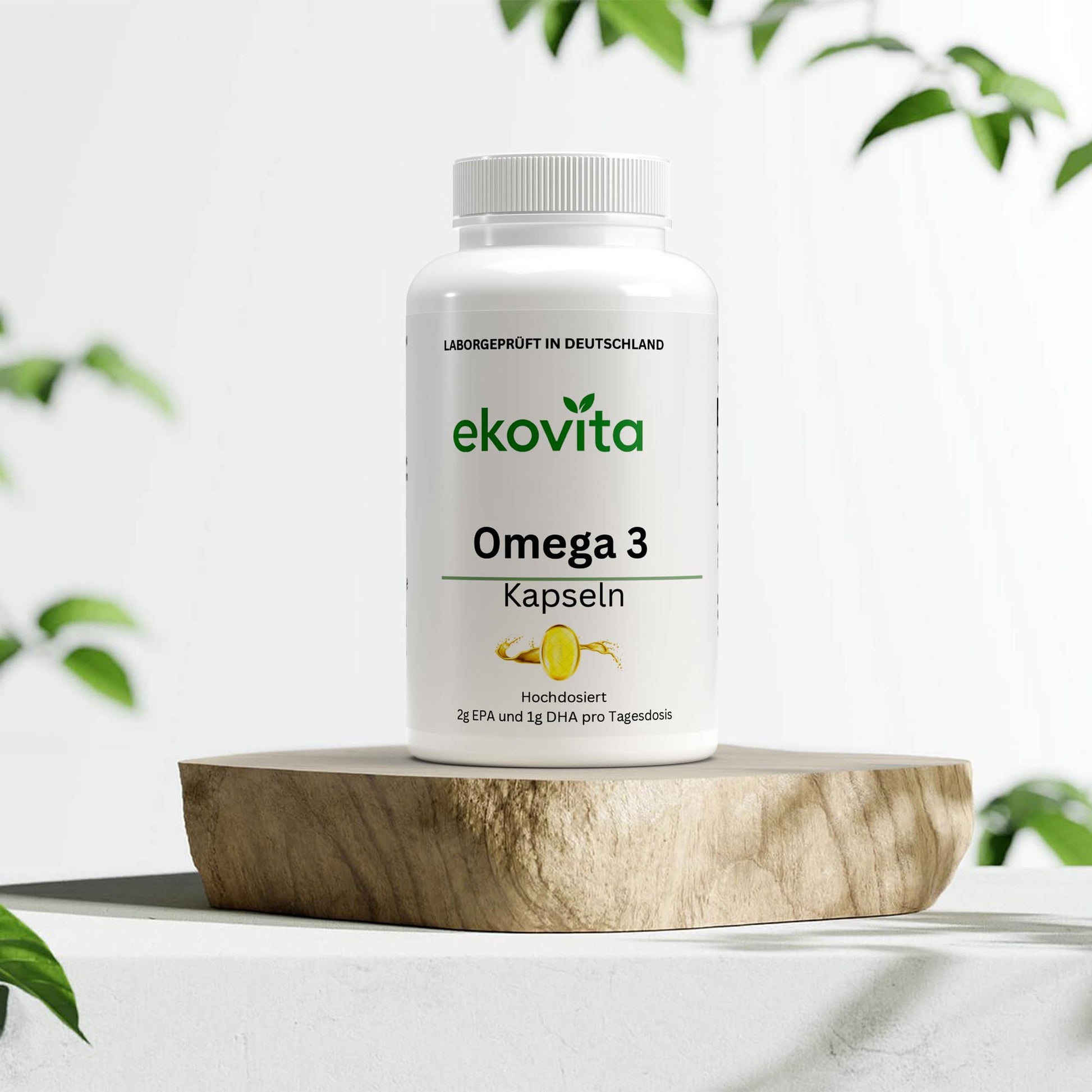 Nutzerin nimmt Omega-3 Triglyceride Softgels als Teil ihrer Morgenroutine zur Unterstützung der Herzgesundheit.