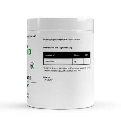 L-Glutamin Pulver beim Mischen in einem Shaker für die perfekte Nahrungsergänzung.