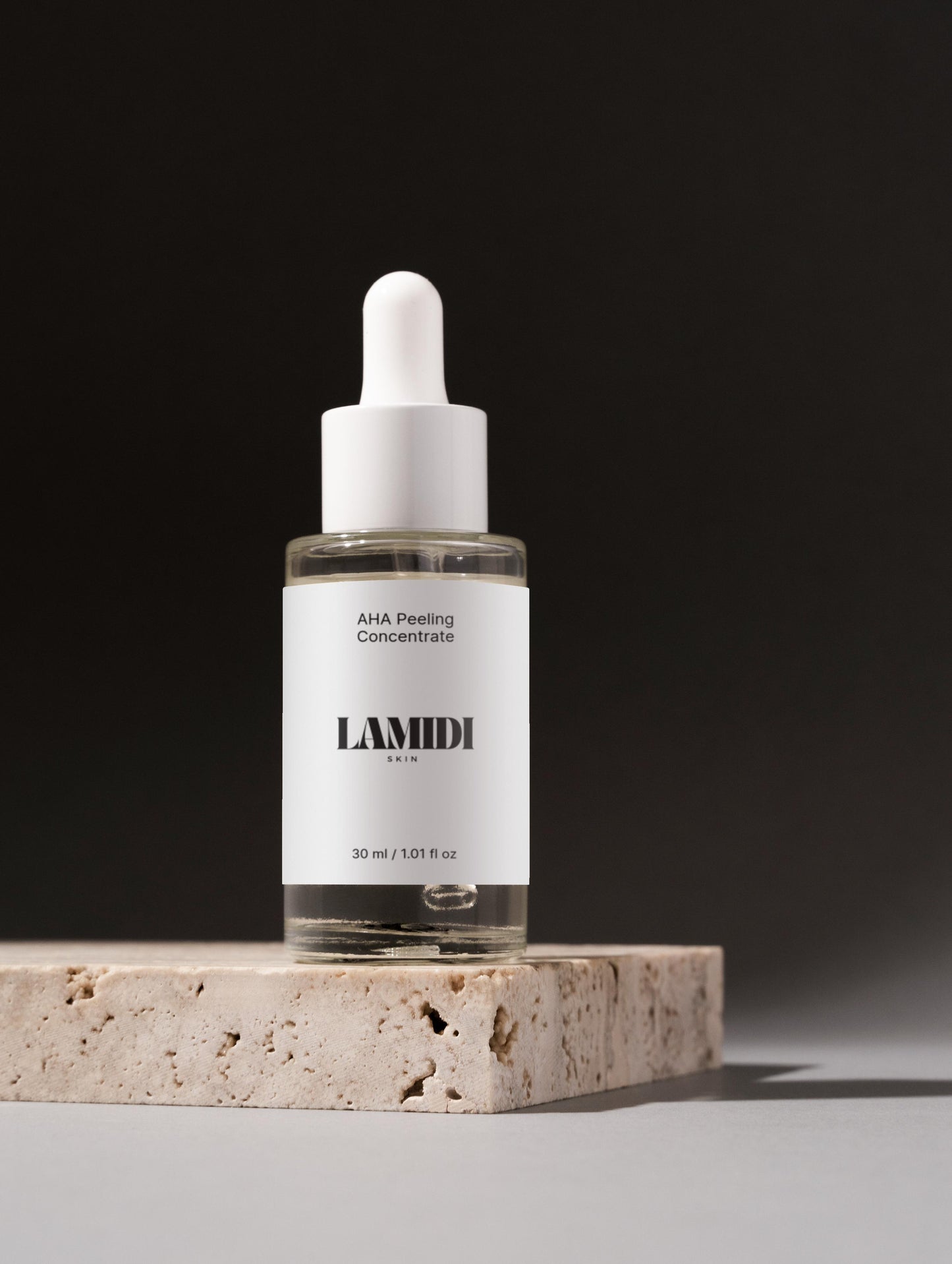 Detaillierte Ansicht der AHA Peeling Formel mit Hyaluronsäure für intensive Hautpflege.