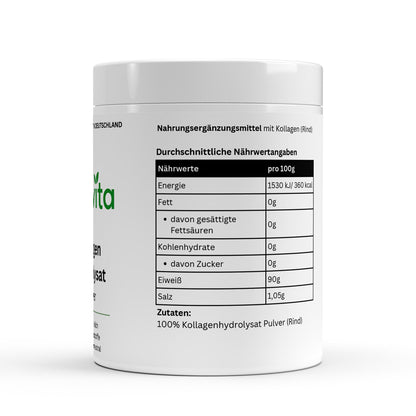 Hand hält einen Löffel Kollagen Hydrolysat Pulver zur einfachen Dosierung für tägliche Anwendungen.