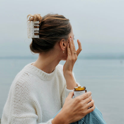 Hautcreme für Frauen mit feuchtigkeitsspendenden Inhaltsstoffen, wirkt mit natürlicher Aloe Vera.