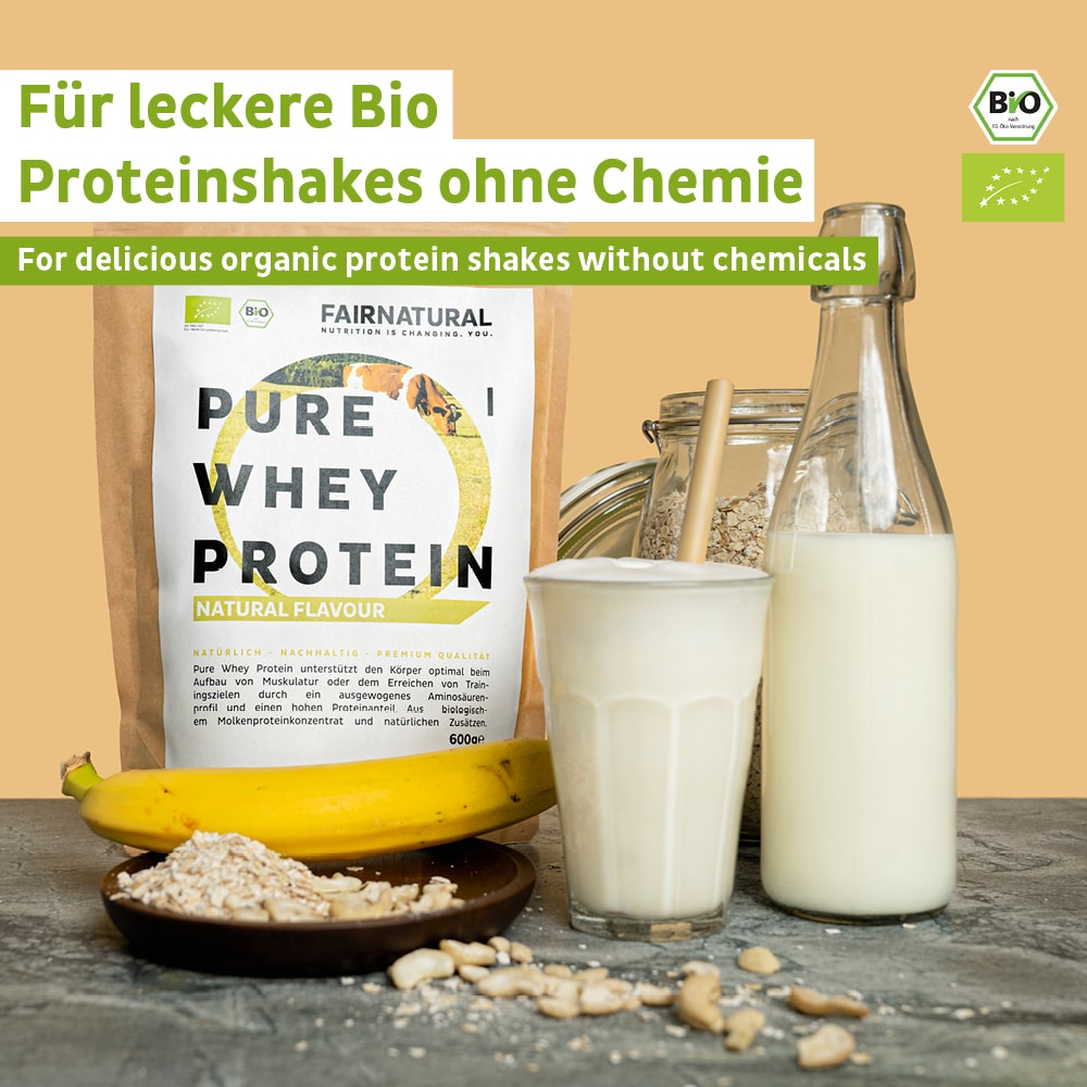 Geöffnete Packung von Fairnatural® Bio Whey Protein Pulver, ideal für eine proteinreiche Diät.