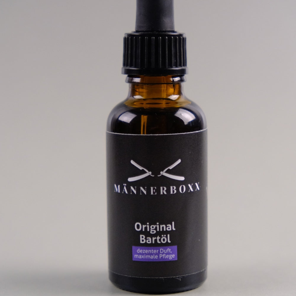 Hochwertiges Bartöl von Männerboxx zur Bartpflege in einer eleganten Glasflasche.