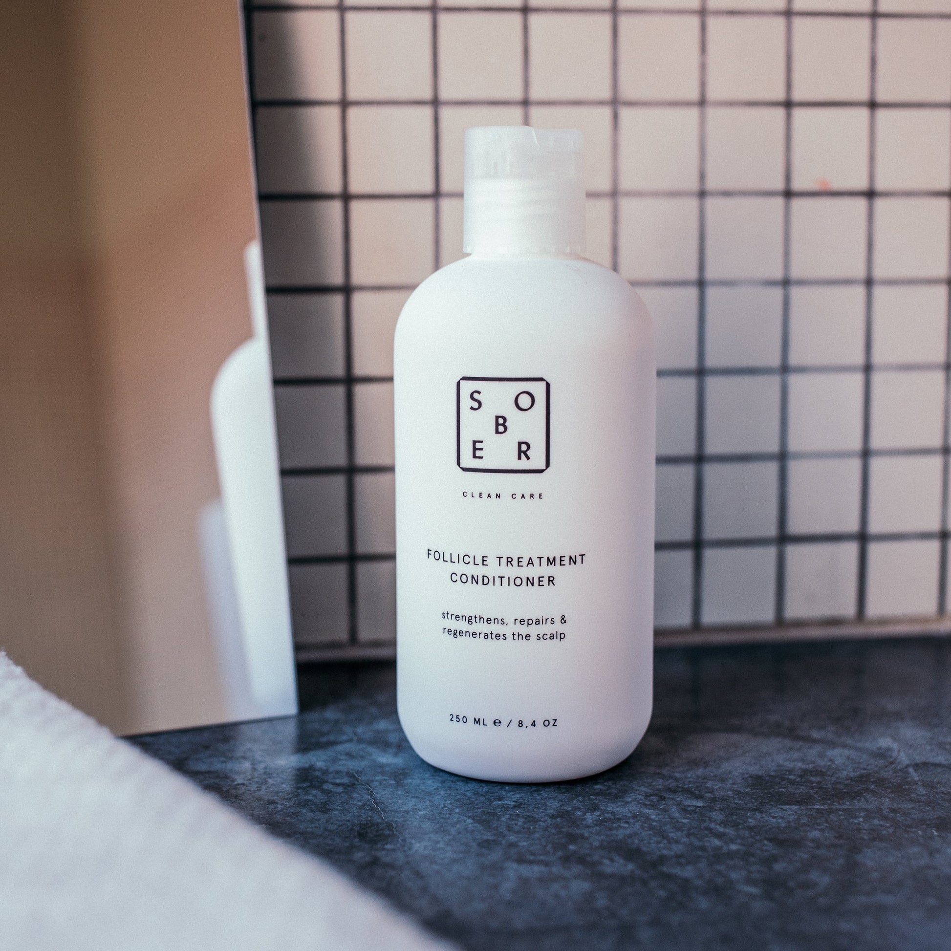 Natürliche Inhaltsstoffe des sober Conditioners für effektive Haarpflege.