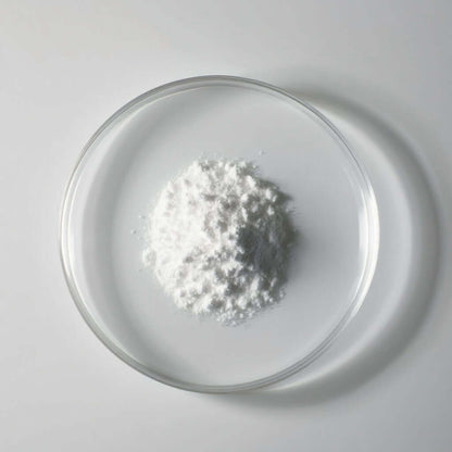 Cognitive Support Supplement NEUROGUARD+ auf einem Holztisch, bereit zur Einnahme.