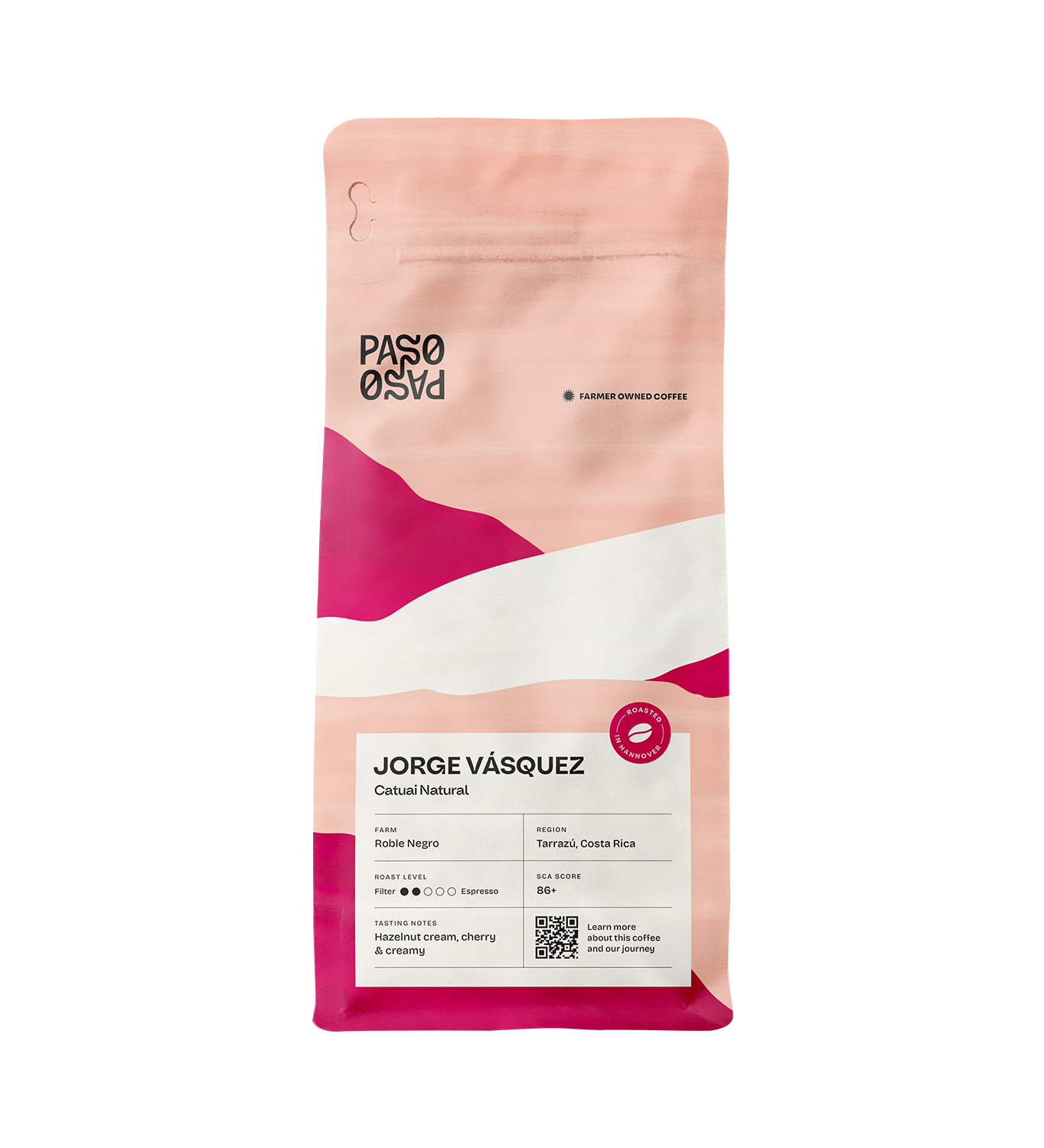 Roble Negro Filterkaffee in einer Tasse, der aromatischen Premium Kaffee von ekovita zeigt seine dunkle Farbe.