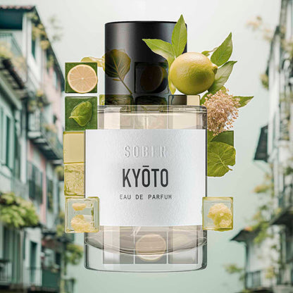 Detailaufnahme des KYŌTO Eau de Parfum Flakons, der die japanische Eleganz und die Reinheit des veganen Duftes zeigt.