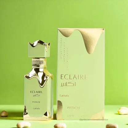Lattafa Eclaire Pistache Eau de Parfum beim Sprühen auf die Haut, für einen verführerischen Duft.