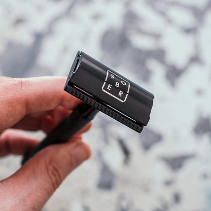 Rasierhobel in eleganter Verpackung, perfekt für ökologisches Rasieren.