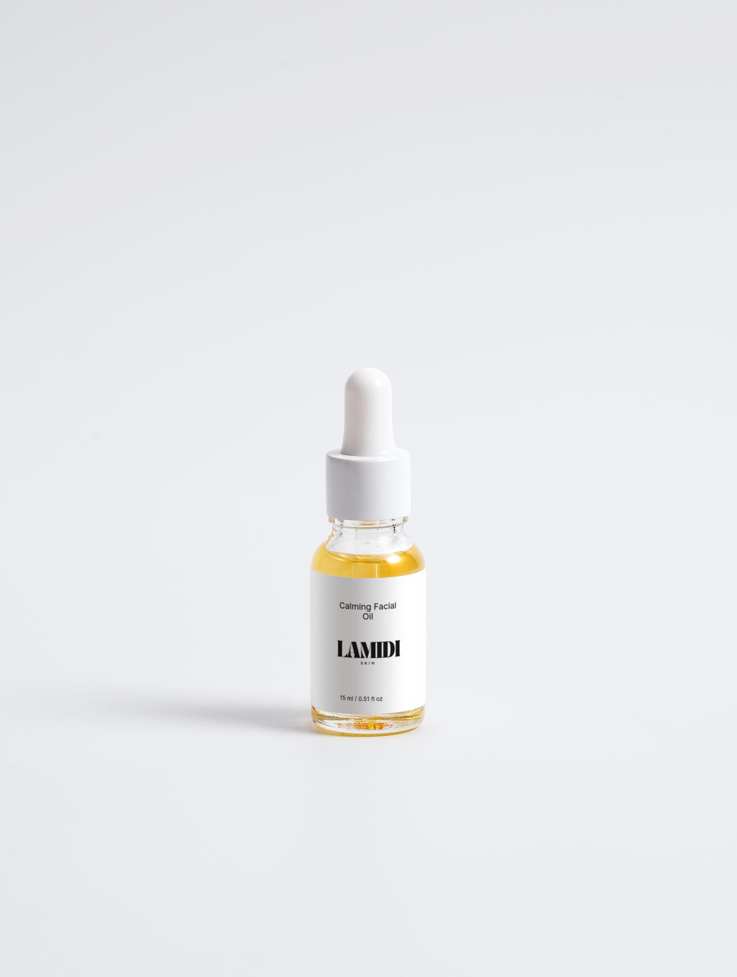 Detailansicht des beruhigenden Gesichtsöls, reich an Cannabidiol für intensive Pflege.