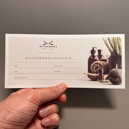 Elegante Verpackung des Männerboxx Geschenkgutscheins für unvergessliche Momente und Erlebnisgeschenke.