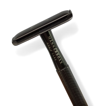 Verpackung des Premium Rasierhobels ‚Black‘ inkl. 10 Rasierklingen, ideal für Männerpflege.