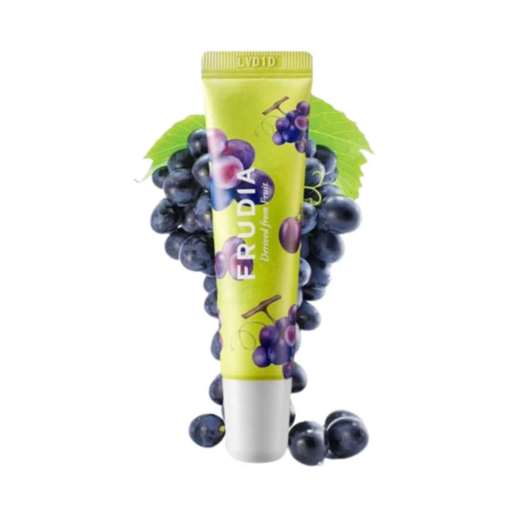 Anwendung des FRUDIA Trauben Lippenbalsams, der die Lippen mit Feuchtigkeit versorgt und sanft erscheint.