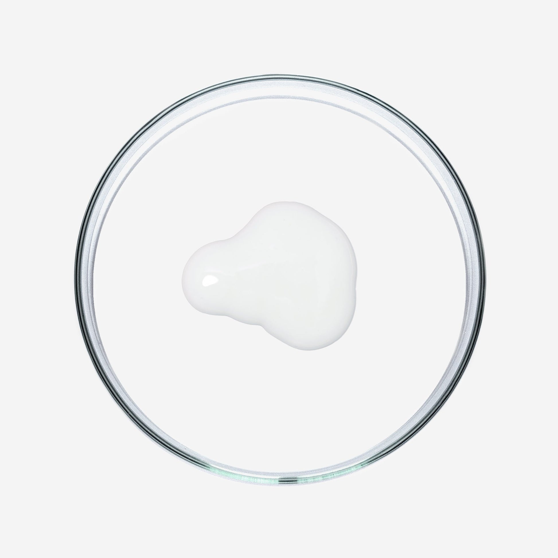 Die nachhaltige Verpackung der Hydra Defence Cream ist umweltfreundlich und vegan.