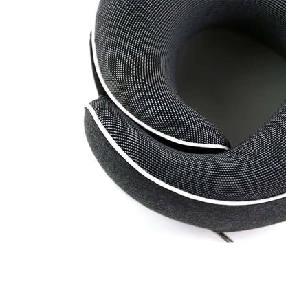 Detailaufnahme des Nackenkissens, das perfekten Komfort für die Gesichtslage bietet.