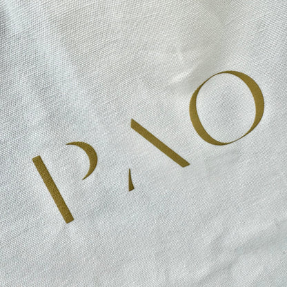 Detailansicht der Henkel der Baumwolltasche, handlich und bequem für nachhaltige Einkäufe.