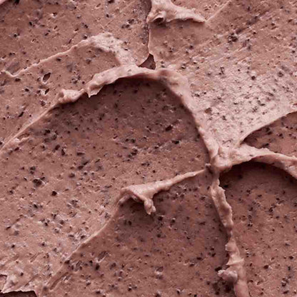 Anwendung der Red Bean Pore Mask auf dem Gesicht, sanfte Gesichtsmaske für frisches Hautgefühl.