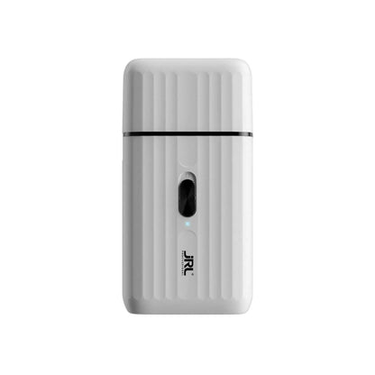 Anwendung des JRL Combo Kit 3: Friseur arbeitet mit Hair Cutting Tools an einem Kunden.