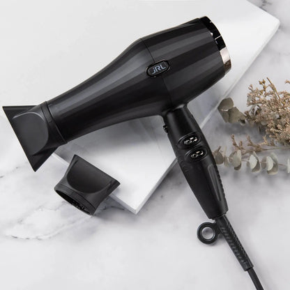 Verpackung des Forte Pro Feather Dryer 2020L, kompakt und ansprechend für den modernen Haartrockner.