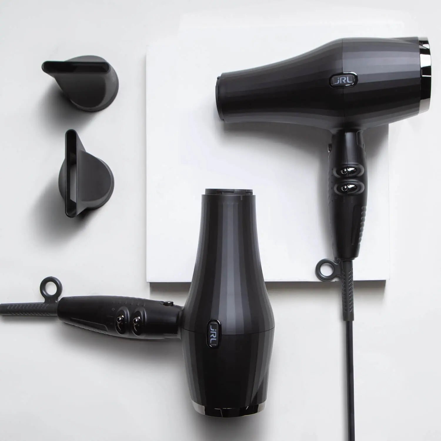 Anwendung des Forte Pro Feather Dryer 2020L, der mit Turbo-Gebläse für schnelles Trocknen sorgt.