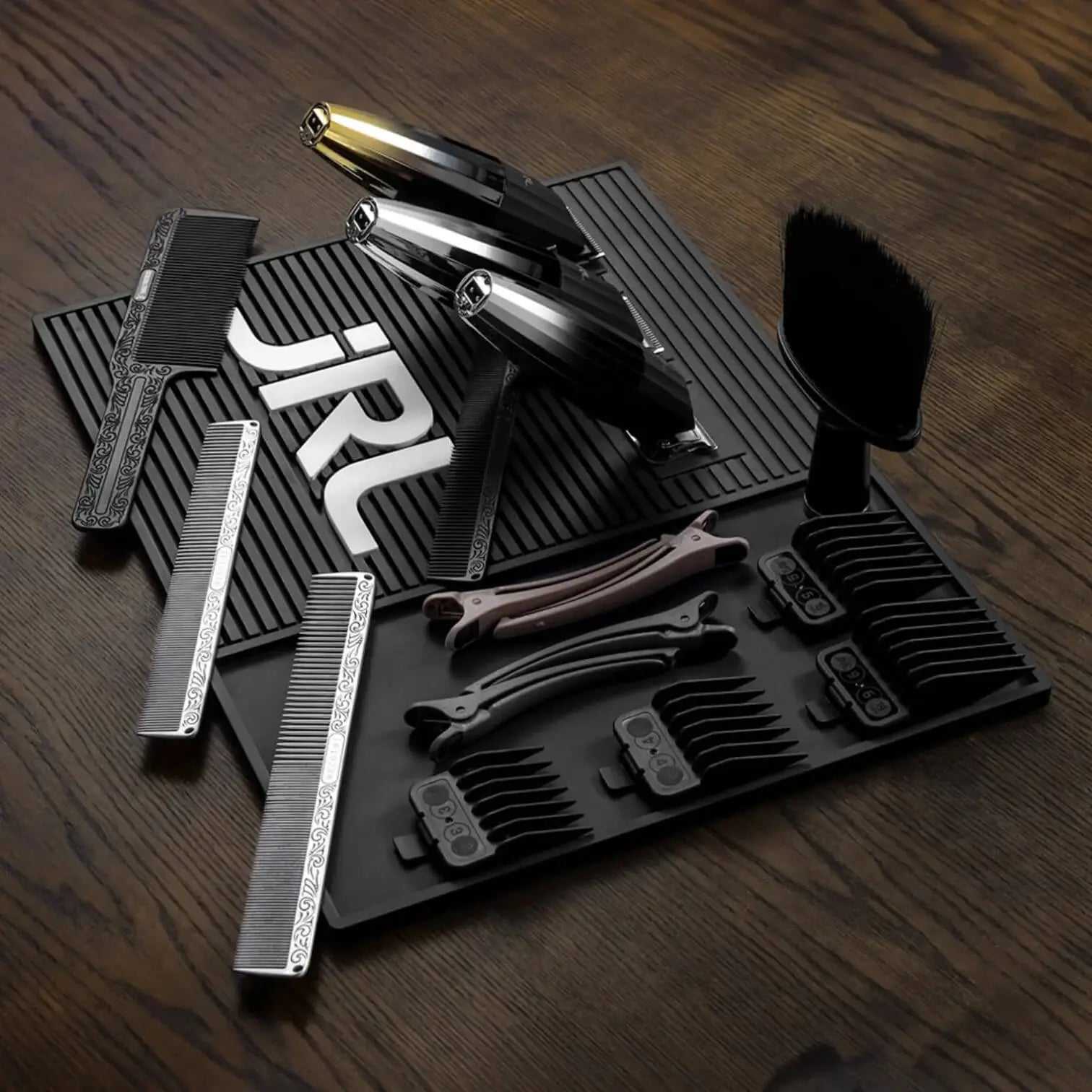 Verpackung der JRL Werkzeugmatte (S), geeignet für ein aufgeräumtes und effizientes Salon-Setup.