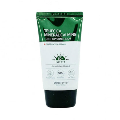 Some By Mi Truecica Mineral Suncream SPF50+ für sensible Haut, mit hohem UV-Schutz in praktischer 50 ml Tube.