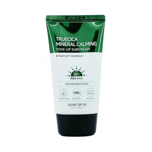 Some By Mi Truecica Mineral Suncream SPF50+ für sensible Haut, mit hohem UV-Schutz in praktischer 50 ml Tube.