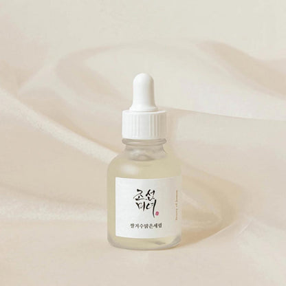 Verpackung des Beauty of Joseon Glow Deep Serums mit ansprechendem Design, das die hochwertigen Inhaltsstoffe betont.