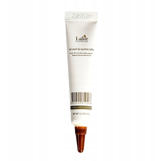 LADOR Scalp Scaling Spa Meersalz Peeling im 15 g Beutel für eine tiefenreinigende Kopfhautpflege.