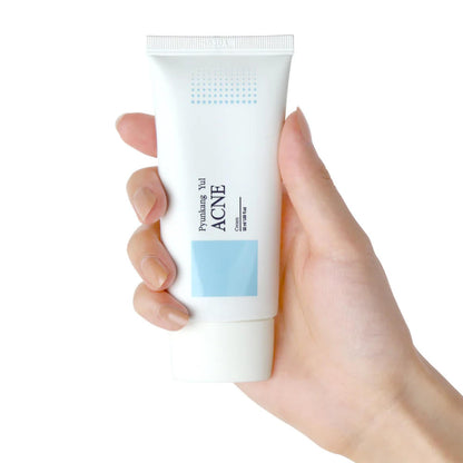 Verpackung der hypoallergenen Akne Creme von Pyunkang Yul detailiert.