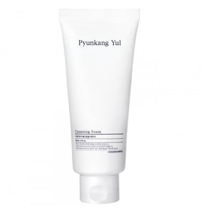 Pyunkang Yul Cleansing Foam in eleganter Verpackung, ideal für die Gesichtsreinigung mit koreanischer Kosmetik.