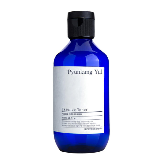 Pyunkang Yul Essence Toner in einer eleganten Flasche, ideal für sensible Haut und feuchtigkeitsspendend.