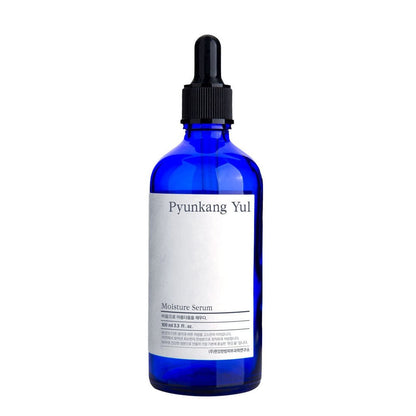 Pyunkang Yul Moisture Serum in einer eleganten Flasche, ideal für sensible Haut mit feuchtigkeitsspendenden Eigenschaften.