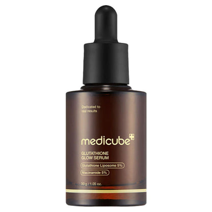 Medicube Glutathione Glow Serum in eleganter Verpackung, ideal zur Hautaufhellung und Feuchtigkeitsversorgung.