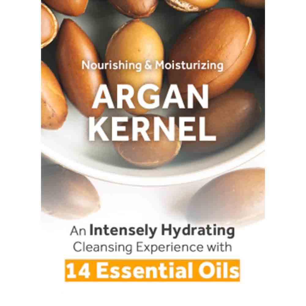 Detailansicht des ma:nyo Reinigungsöls, zeigt die Textur und natürliche Inhaltsstoffe für sanfte Hautpflege.