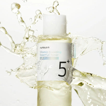 Der Numbuzin Vitamin Boosting Essence Toner in der eleganten Verpackung, ideal für die tägliche Hautpflege.