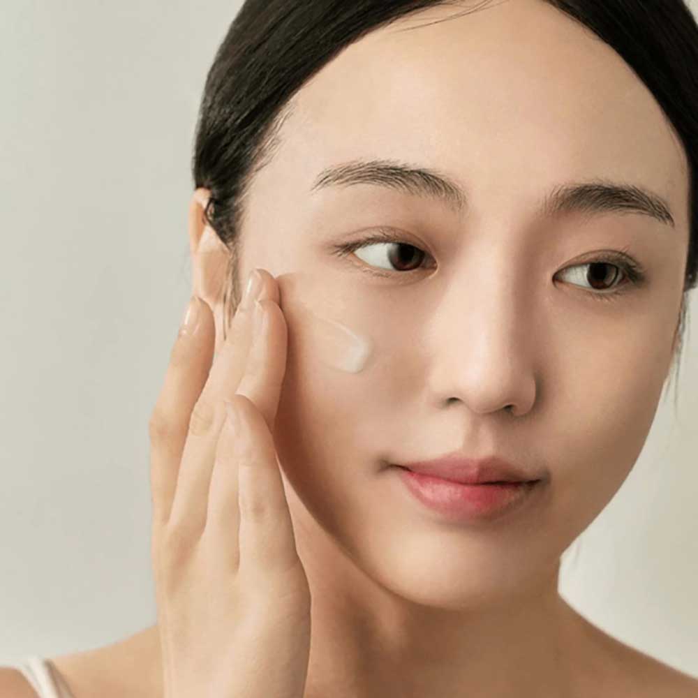 Detailansicht des Beauty of Joseon Centella Serums in der offenen Verpackung.