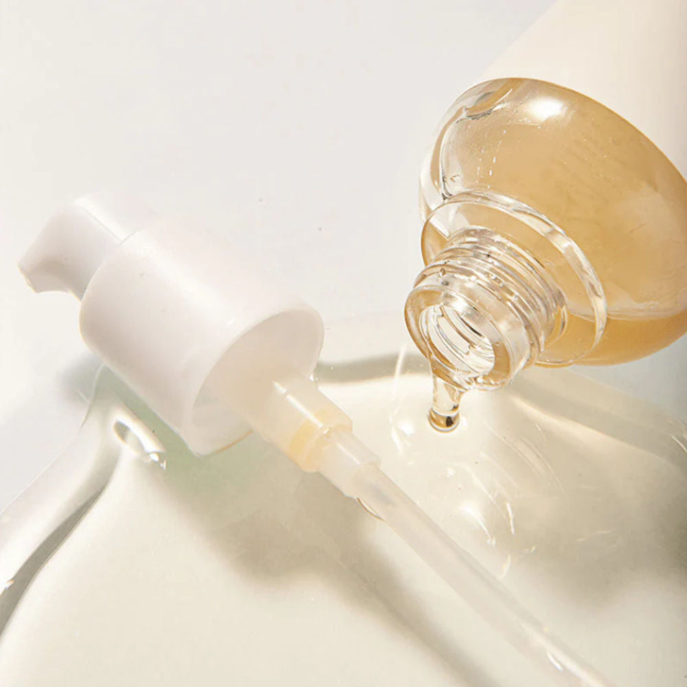 Detailaufnahme der Mixsoon I Bean Essence Flasche, ideal für feuchtigkeitsspendende Koreanische Kosmetik.