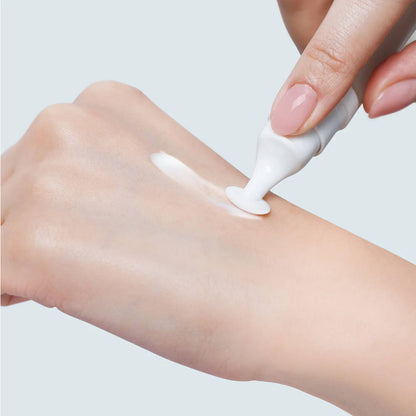 Detailansicht der Yadah Spot Cream Verpackung, vegan und wirksam gegen Pickel.