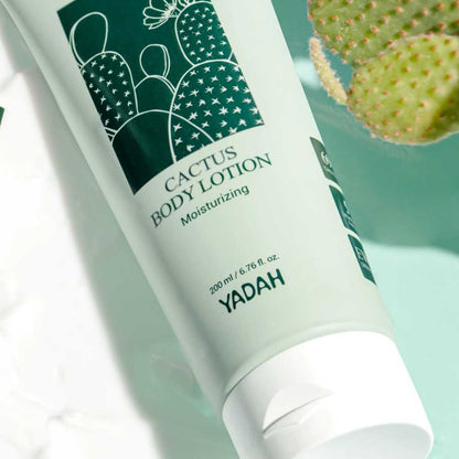 Detailansicht der Yadah Kaktus Body Lotion, die samtige Textur für optimale Feuchtigkeitsversorgung zeigt.