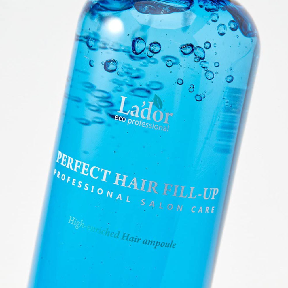 Nahaufnahme der LADOR Perfect Hair Fill-Up Verpackung, optimale Haarbehandlung aus der koreanischen Kosmetik.