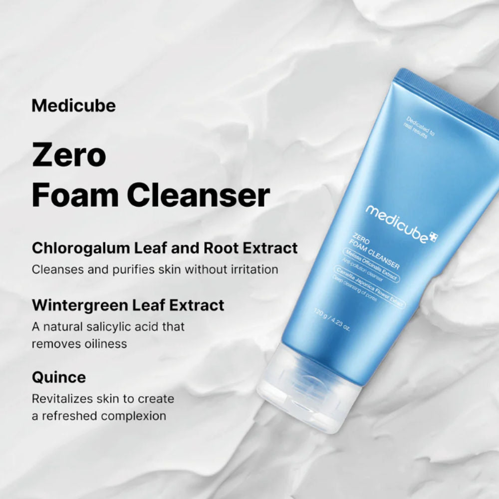 Die Anwendung des Medicube Zero Foam Cleanser zeigt, wie der AHA BHA Reinigungsschaum wirkt.