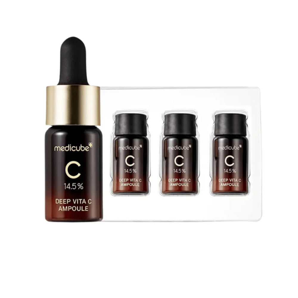 Anwendung der Medicube Vitamin C Ampoule zur Hautpflege für strahlende und gleichmäßige Haut.